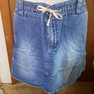 Tommy skirt button with drawstrings size 11 button and clasp